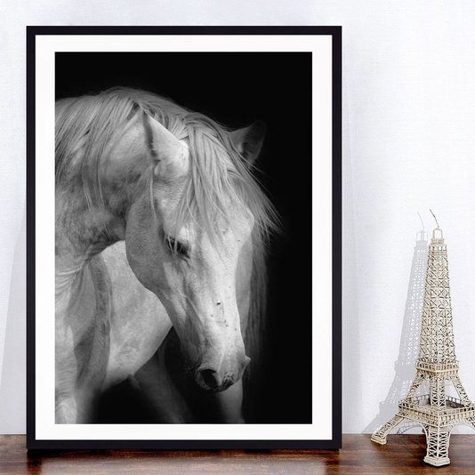 Quadro Decorativo com Moldura Preta Cavalo em Preto e Branco - Escolha o Tamanho