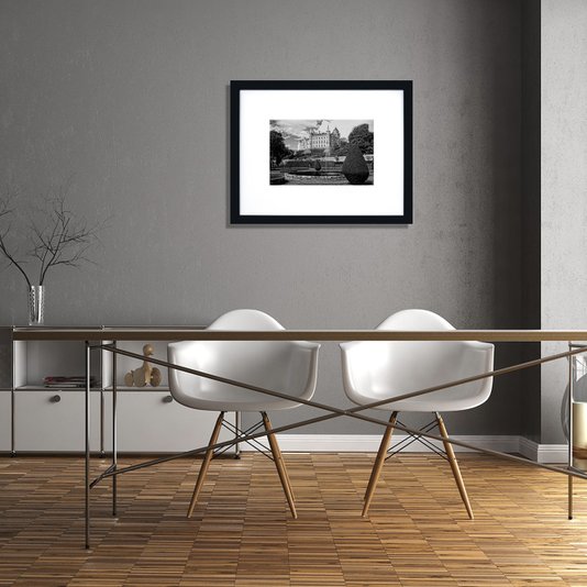 Quadro Decorativo com Moldura Preta Paisagem Castelo Dunrobin