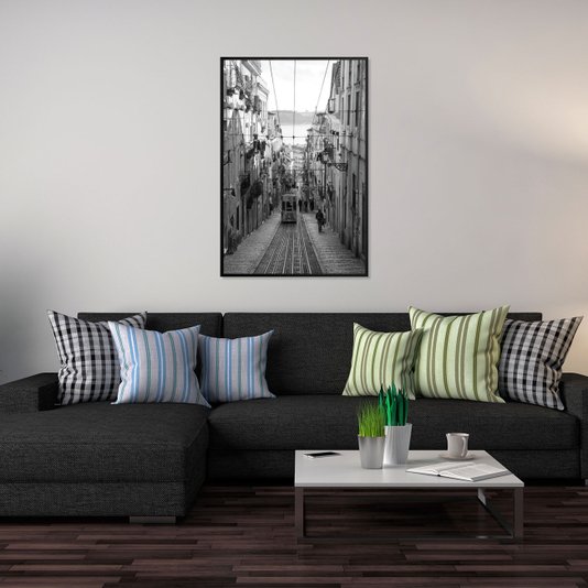 Quadro Decorativo em Preto e Branco Bondinho no Centro de Lisboa - Escolha o Tamanho