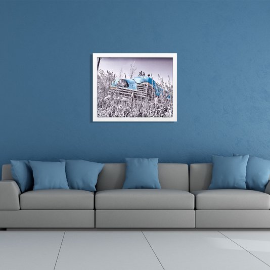 Quadro Decorativo em Preto e Branco Carro Antigo Azul Abandonado 50x40cm