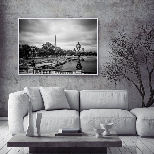 Quadro Decorativo em Preto e Branco Rio Sena e Torre Eiffel ao Fundo em Paris