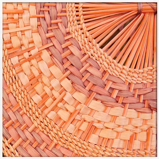 Quadro Decorativo Estilo Arte Artesanal em Fibras Naturais com Moldura e Vidro