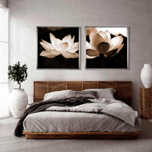 Quadro Decorativo Floral com Moldura Prata Flor de Lótus em Tom Sépia
