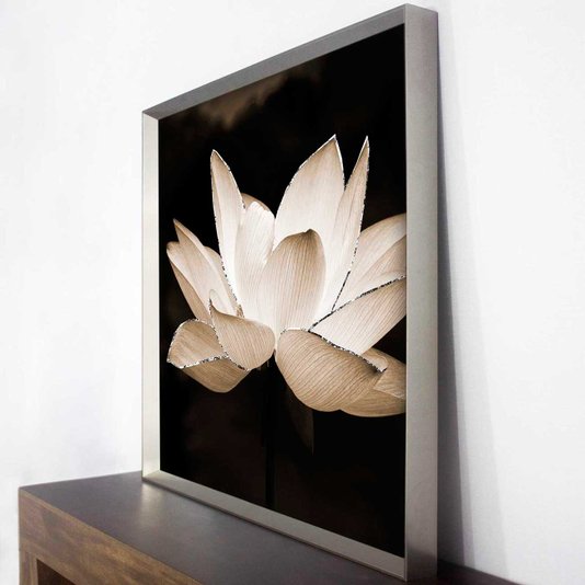 Quadro Decorativo Floral com Moldura Prata Flor de Lótus em Tom Sépia