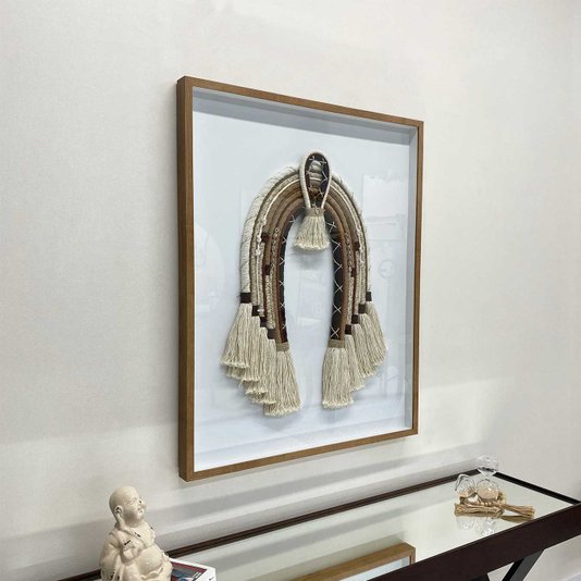 Quadro Decorativo Moderno Cocar Indígena Feito à Mão Arte em Fios 80x100 cm
