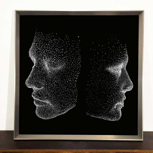 Quadro Decorativo Moderno com Moldura Prata Silhuetas de Rostos em Fundo Preto