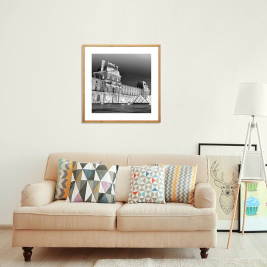 Quadro Decorativo Museu do Louvre em Paris na França em Preto e Branco 50x50cm