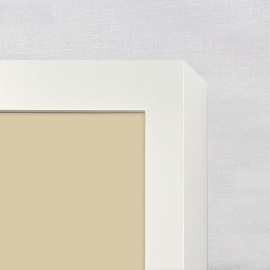 Detalhes: moldura laqueada branca.