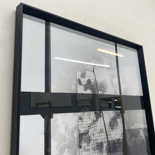 Quadro Decorativo Urbano Preto e Branco com Moldura Chanfrada - Escolha o Tamanho
