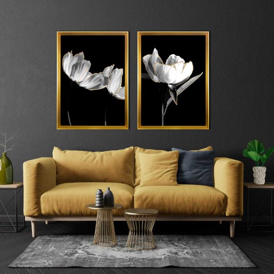 Quadro Flor em Preto e Branco com Traços Dourados e Moldura Dourada