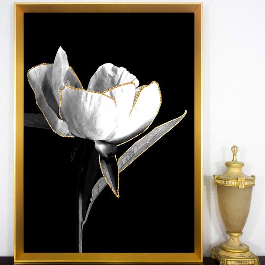 Quadro Flor em Preto e Branco com Traços Dourados e Moldura Dourada