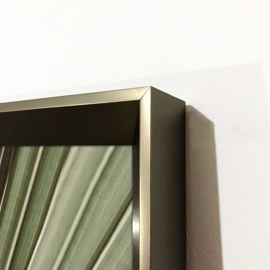 Quadro Moderno com Moldura Prata Chanfrada Arte Floral em Tons de Verde