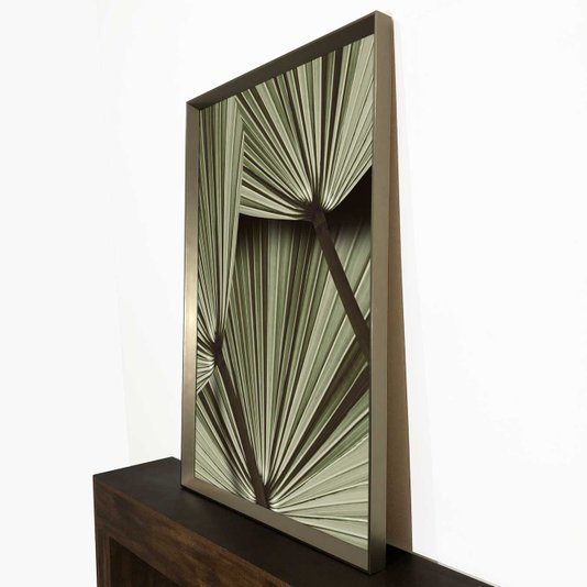 Quadro Moderno Floral em Tons de Verde com Moldura Prata Chanfrada
