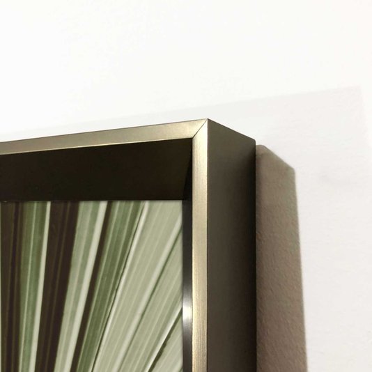 Quadro Moderno Floral em Tons de Verde com Moldura Prata Chanfrada