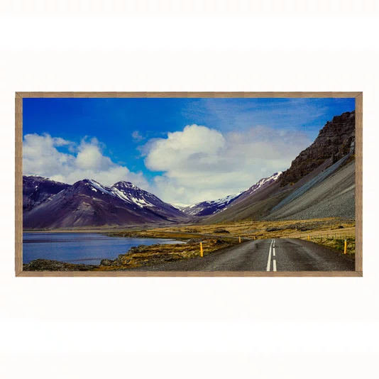Quadro Paisagem de Estrada Cênica com Lago, Montanhas Nevadas e Céu Azul