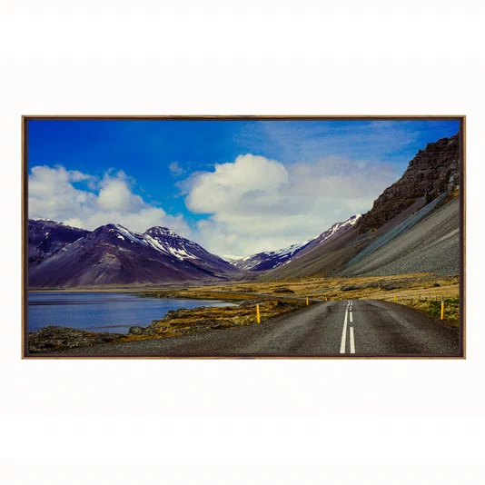 Quadro Paisagem de Estrada Cênica com Lago, Montanhas Nevadas e Céu Azul