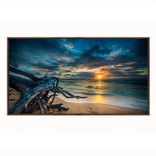 Quadro Paisagem de Praia ao Pôr do Sol com Tronco na Areia e Reflexo no Mar