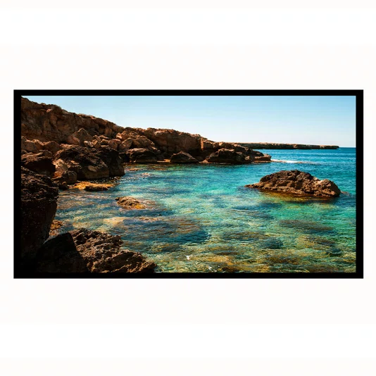 Quadro Praia Paisagem Costeira com Mar Turquesa, Rochas Vulcânicas e Falésias