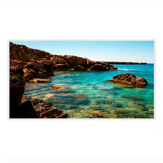 Quadro Praia Paisagem Costeira com Mar Turquesa, Rochas Vulcânicas e Falésias