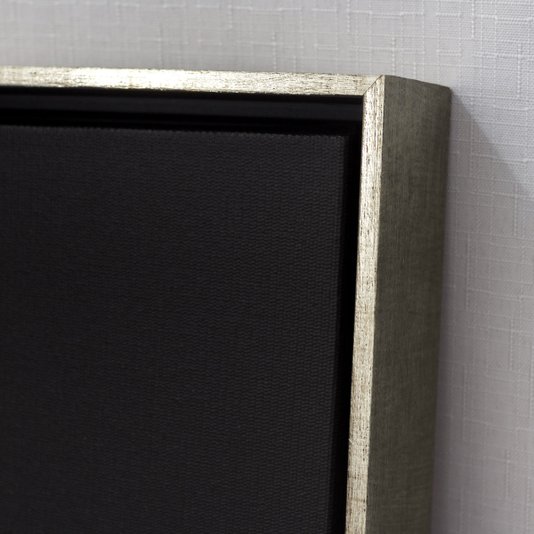Detalhes, acabamento e textura, tela canvas com moldura flutuante prata.