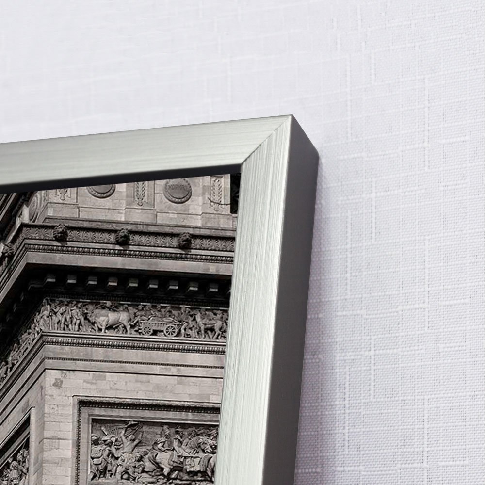 Detalhes: moldura e gravura.