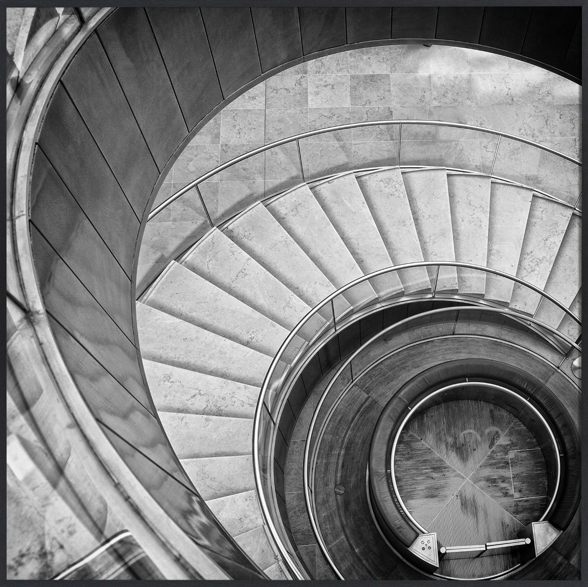 Quadro em Preto e Branco Escada Espiral por Dorival Moreira 50x50 cm