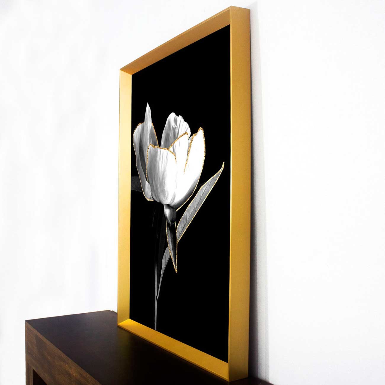 Quadro Flor em Preto e Branco com Traços Dourados e Moldura Dourada 70x100 cm