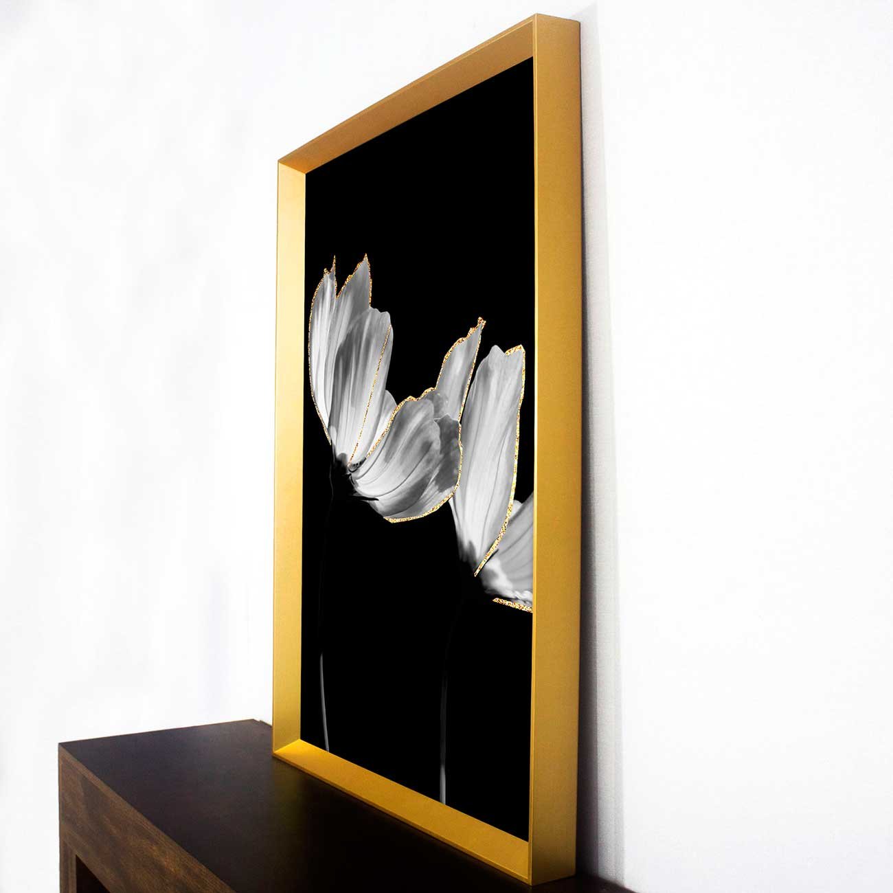 Quadro Floral Preto e Branco com Traços Dourados e Moldura Dourada 70x100 cm