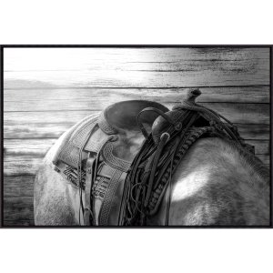 Quadro Canvas com Moldura Preta Cavalo Encilhado em Preto e Branco 120x80cm Quadro Canvas com Moldura Preta Cavalo Encilhado em Preto e Branco 120x80cm