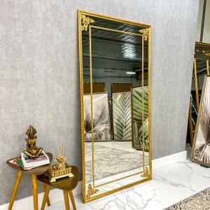 Espelho Clássico Charmant com Moldura Dourada Folheada à Mão: Elegância em Destaque Espelho Clássico Charmant com Moldura Dourada Folheada à Mão: Elegância em Destaque