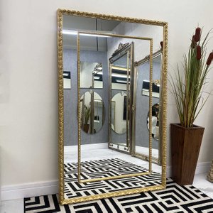 Espelho Clássico com Moldura Folheada Dourada: Elegância para o seu Ambiente Espelho Clássico com Moldura Folheada Dourada: Elegância para o seu Ambiente