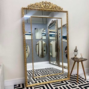 Espelho Clássico Dourado com Moldura Gravada Elegância e Requinte para o seu Lar Espelho Clássico Dourado com Moldura Gravada Elegância e Requinte para o seu Lar