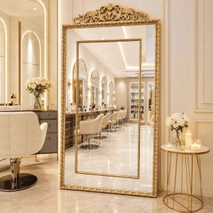 Espelho Clássico Dourado com Moldura Gravada Elegância e Requinte para o seu Lar