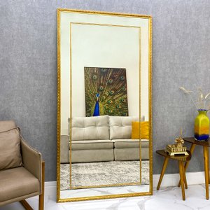 Espelho Clássico Essential com Moldura Dourada Gravada e Folheada à Mão com Folha Ouro Espelho Clássico Essential com Moldura Dourada Gravada e Folheada à Mão com Folha Ouro