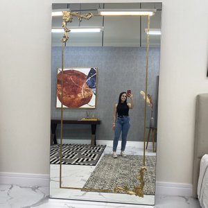 Espelho Decorativo Moderno com Borda Infinita e Apliques Dourados