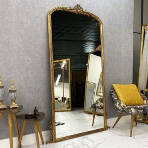 Espelho Decorativo Oval Base Reta com Moldura Clássica Dourada