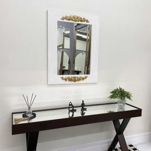 Espelho Rústico Branco Provençal com Apliques Dourados Espelho Rústico Branco Provençal com Apliques Dourados