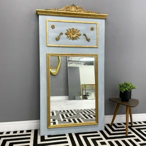 Espelho Rústico com Moldura Espatulada Azul e Apliques Dourados 100x190 cm