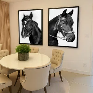 KIT 2 Quadros de Cavalos em Preto e Branco Estilo Hípico com Moldura e Vidro KIT 2 Quadros de Cavalos em Preto e Branco Estilo Hípico com Moldura e Vidro