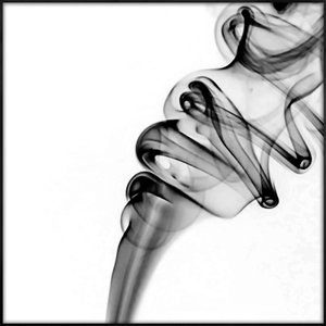 Quadro Abstrato Fumaça Preto e Branco com Moldura Preta 80x80 cm Quadro Abstrato Fumaça Preto e Branco com Moldura Preta 80x80 cm