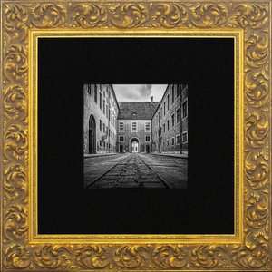 Quadro Clássico com Moldura Dourada Gravada Munich 80x80cm Quadro Clássico com Moldura Dourada Gravada Munich 80x80cm