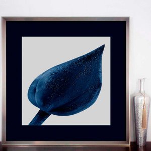 Quadro Decorativo com Moldura Prata Botão Flor de Tulipa Azul 85x85 cm