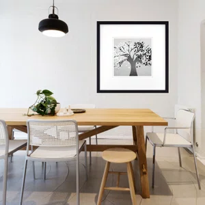 Quadro Decorativo com Moldura Preta Ilustração Árvore em Preto e Branco 50x50cm