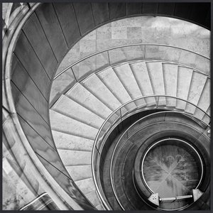 Quadro em Preto e Branco Escada Espiral por Dorival Moreira 50x50 cm Quadro em Preto e Branco Escada Espiral por Dorival Moreira 50x50 cm