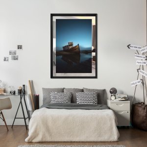 Quadro em Tela Com Espelho e Moldura Preta Barco Abandonado