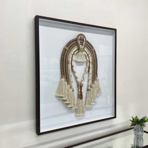 Quadro Escultura Cocar Indígena Arte em Fios Tons Neutros 90x100 cm Quadro Escultura Cocar Indígena Arte em Fios Tons Neutros 90x100 cm