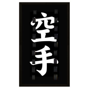 Quadro Porta Faixas Karatê Decorativo Sob Medida 45x75cm