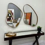 Conjunto de Espelhos Orgânicos: Elegância e Versatilidade com Borda Amadeirada