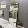 Espelho Clássico com Moldura Dourada - Elegância e Exclusividade para seu Ambiente