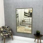 Espelho Clássico com Moldura Prata Envelhecida Gravada: Design com Elegância